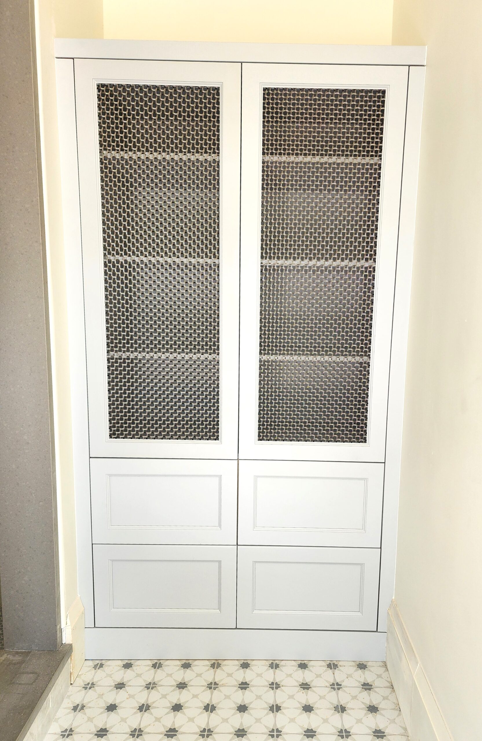 HEYMAN POOL CABINET2
