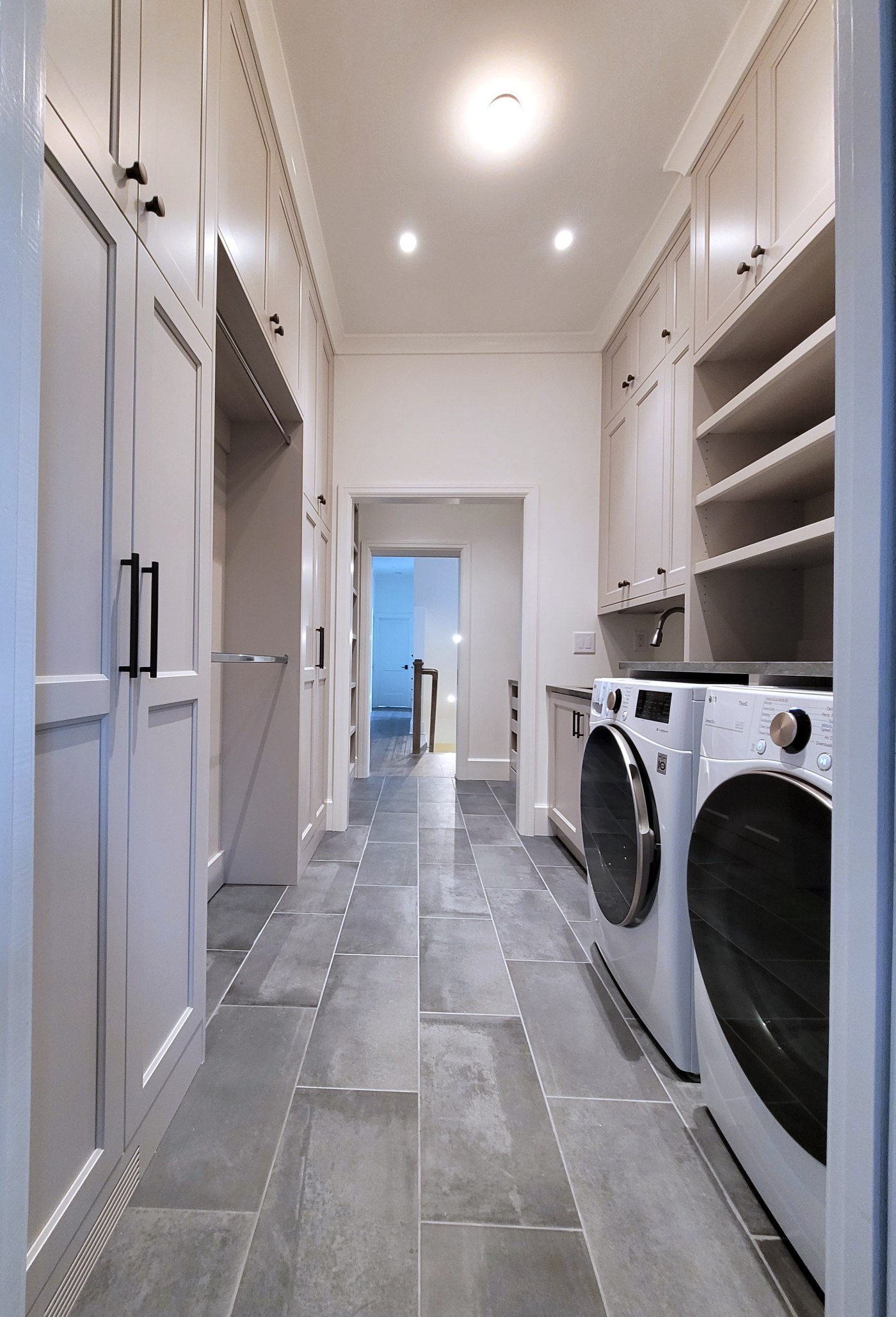 HONG LAUNDRYROOM 4 resized